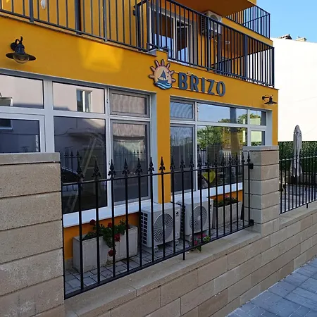 семеен Brizo Hotell *