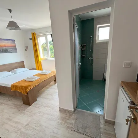 семеен Brizo Hotell