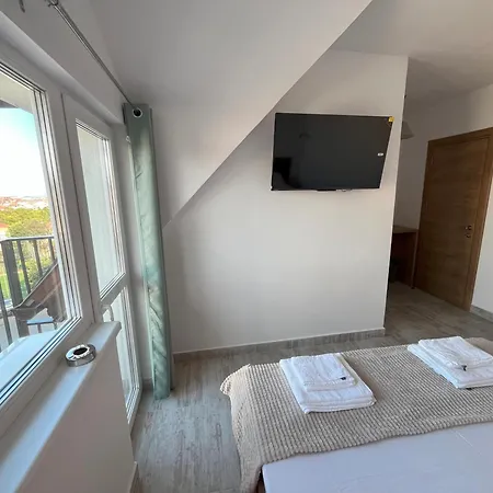 семеен Brizo Hotell *