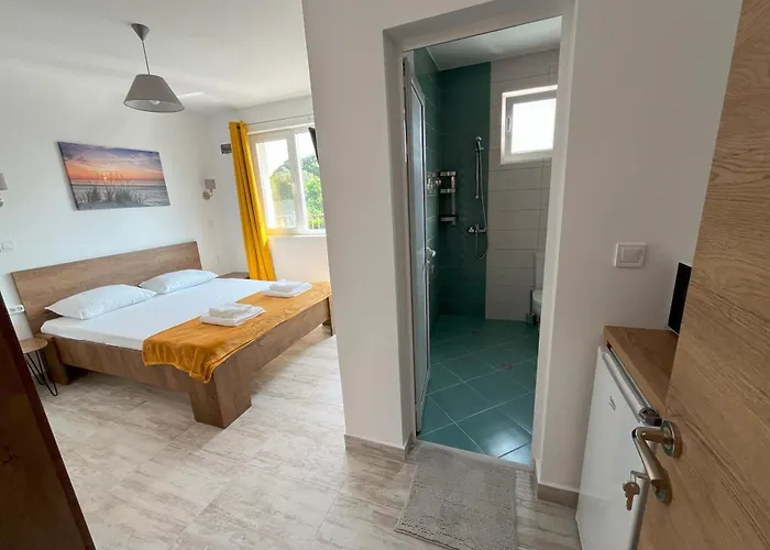 семеен Brizo Hotel